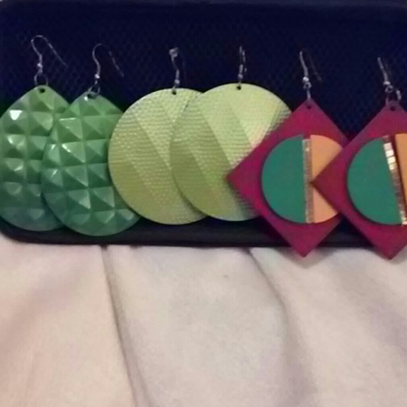 Jewlry - Picture 1 of 2